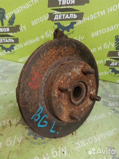 Ступица цапфа кулак передняя левая Mazda 323 BG