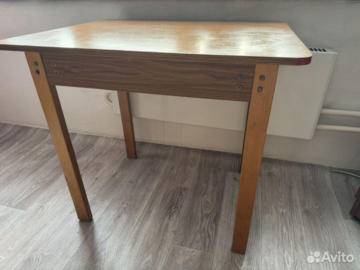 Кухонный стол