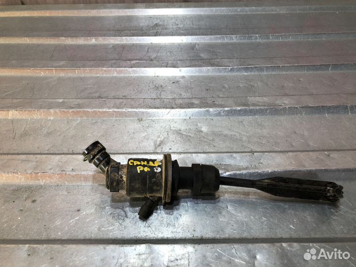 Рабочий цилиндр сцепления Рено Сандеро 1