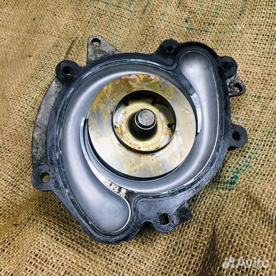 Помпа водяная Mercedes Ом642