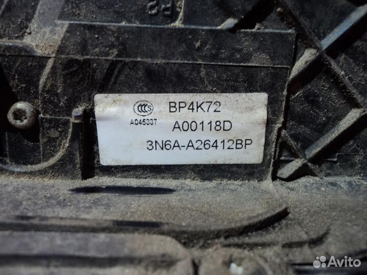 Замок двери задней правой Мазда 3 бк 02