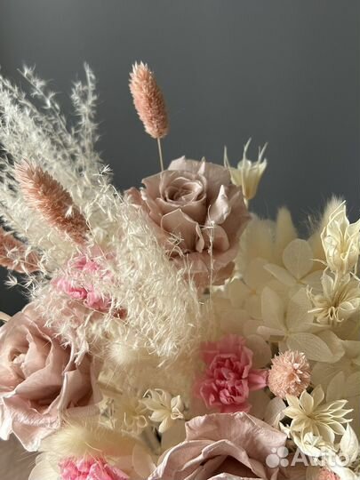 Интерьерная композиция из сухоцветов