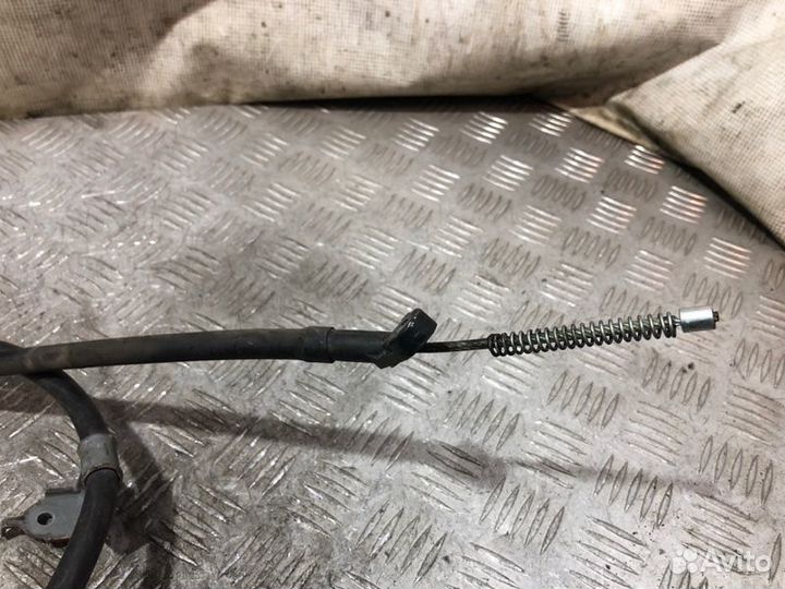 Трос ручного тормоза правый Nissan X-Trail T31