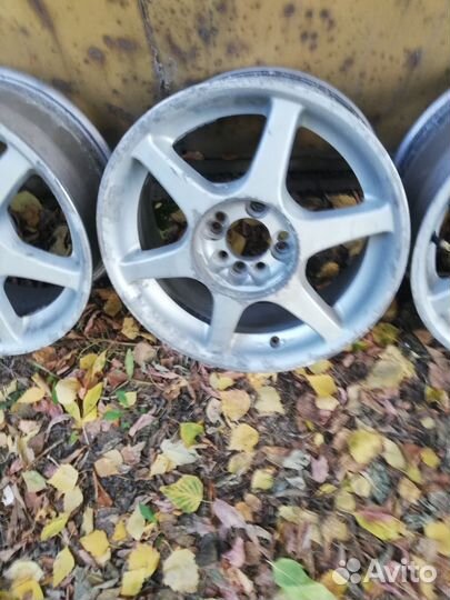 Продам литые диски универсальные