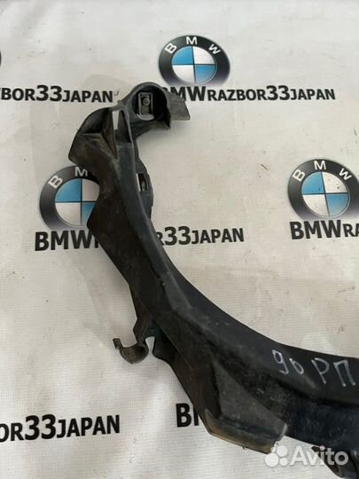Кронштейн фар правый Bmw Е90 седан N53B30 2010