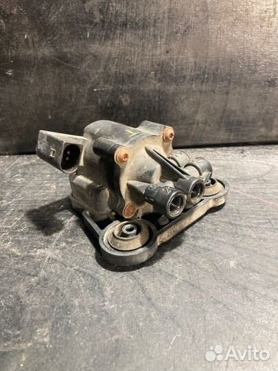 Блок клапанов пневмоподвески Land Rover Range