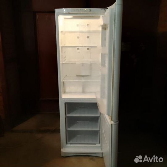 Холодильник б/у Indesit No Frost