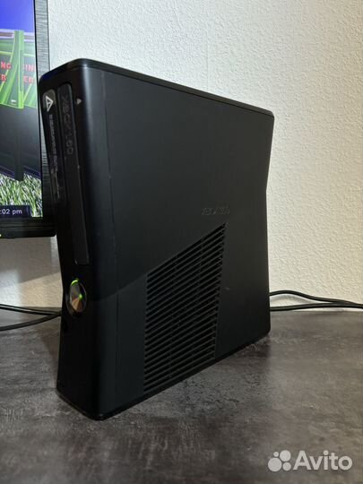 Xbox 360 slim 250gb (прошит, много игр)