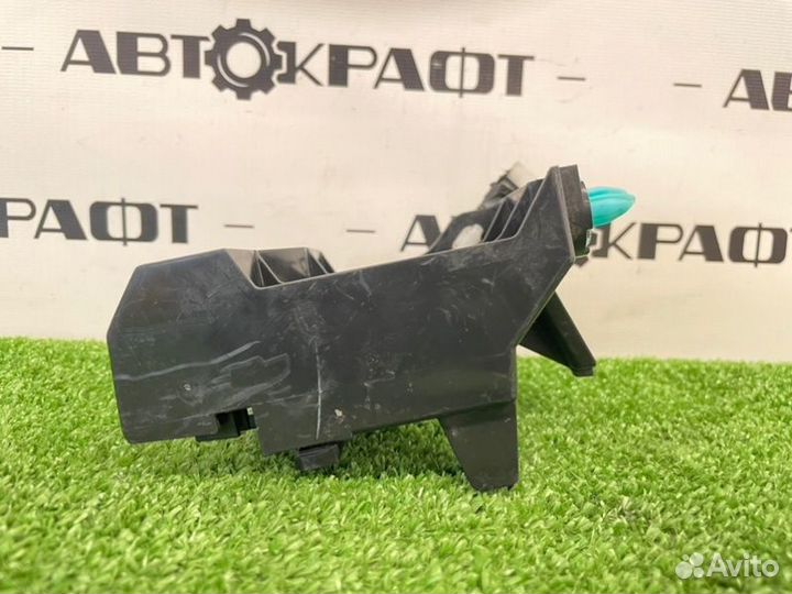 Кронштейн фонаря задний Toyota Land Cruiser Prado