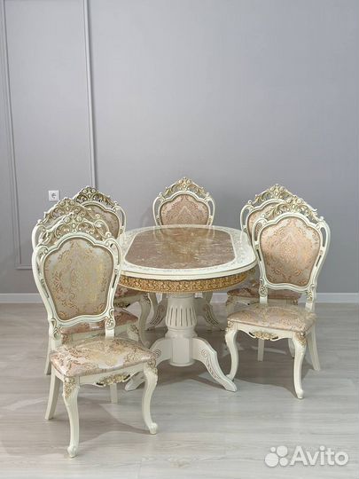 Стол со стульями