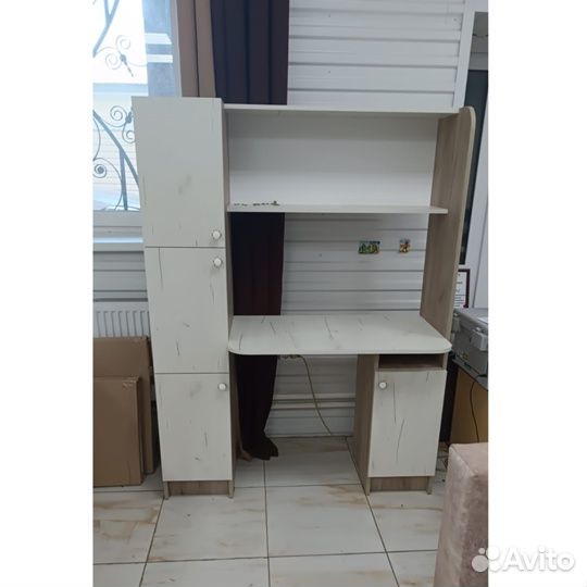 Письменный стол для школьника