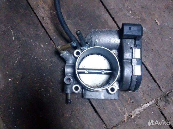 Дроссельная заслонка 06B133062H Audi A4 2.0л ALT