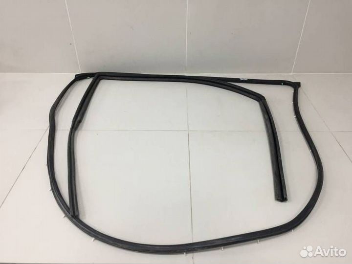 Уплотнитель стекла двери Toyota Hilux AN10,AN20,AN