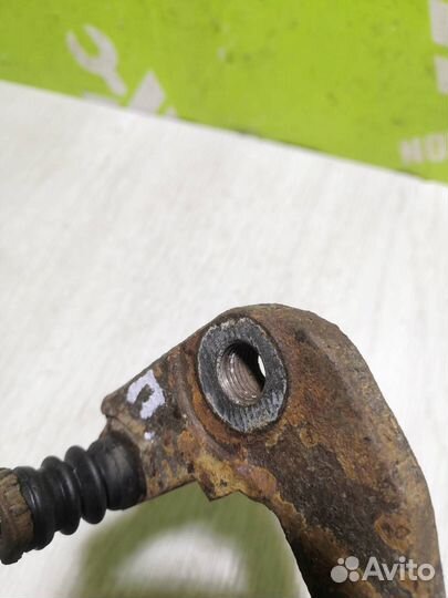 Скоба суппорта переднего Сузуки Балено 98-07