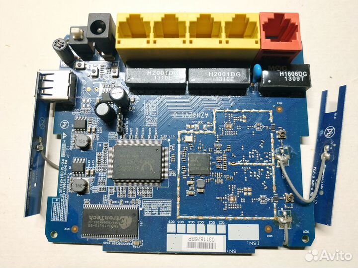 Платы с радиодеталями от роутеров