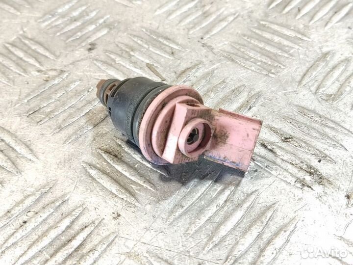 Форсунка двигателя Nissan Maxima a32