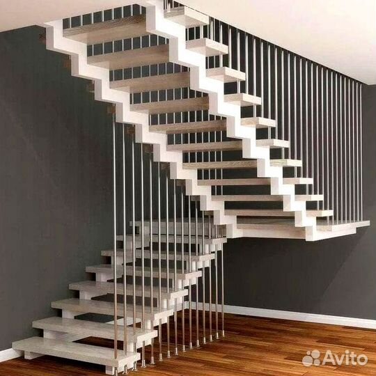 Облицовка лестничного металлокаркаса деревом
