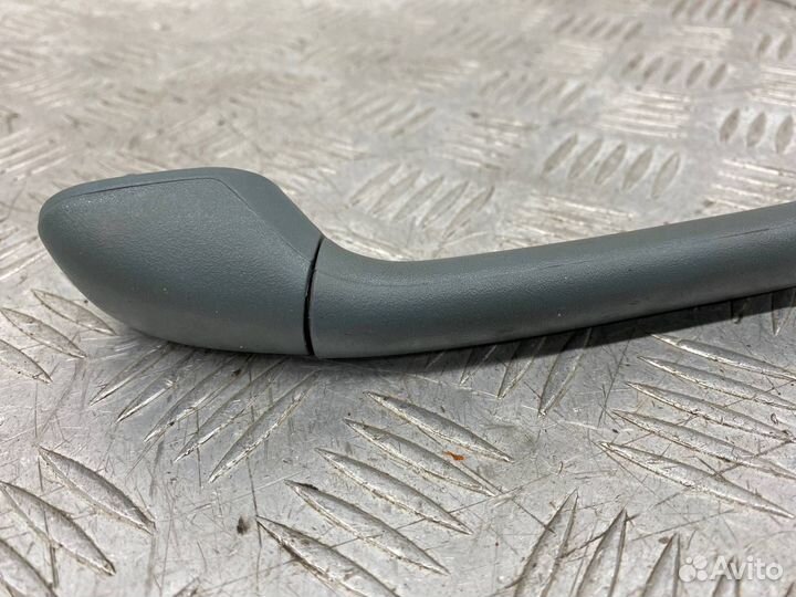 Б/У ручка потолочная (обшивка салона) передний