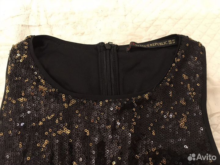 Платье с пайетками Love Republic