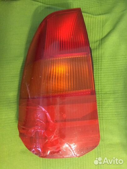 Задний левый фонарь