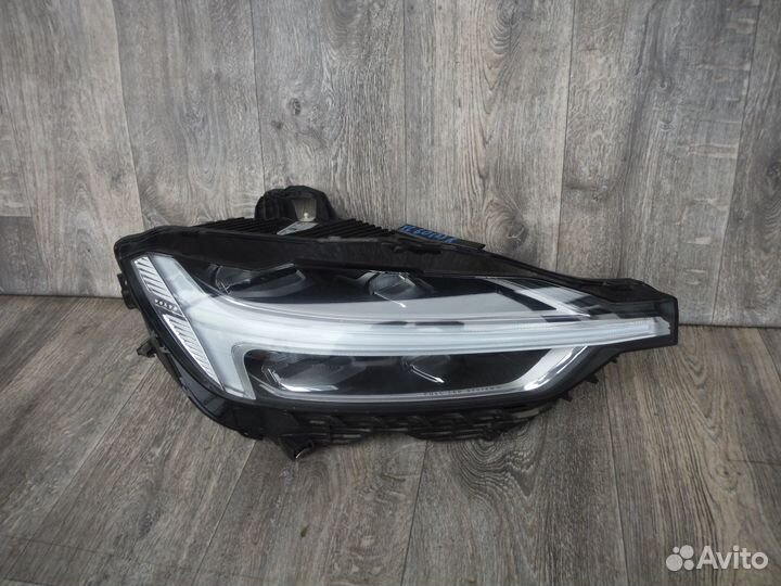 Фара правая №124 volvo XC60 2018