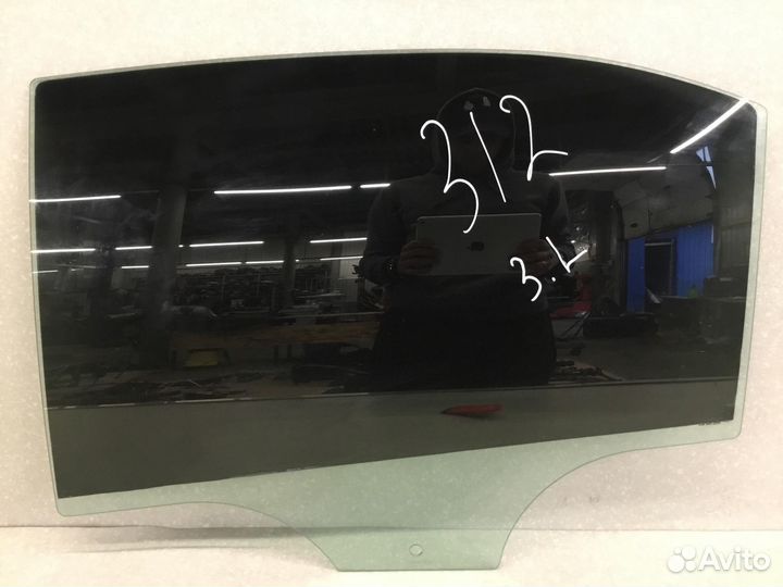 Стекло двери задней левой Skoda Rapid 2013-2020