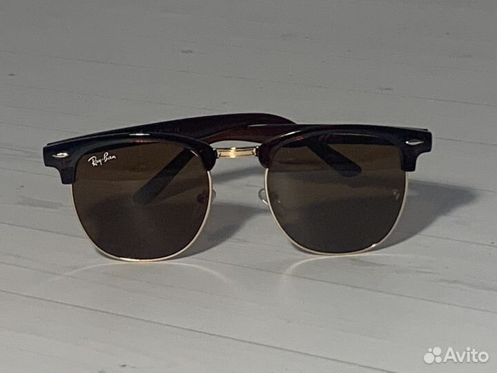 Солнцезащитные очки Ray Ban