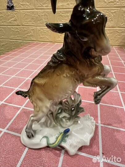Статуэтка Горный козел и ящерица, 17 см, Германия