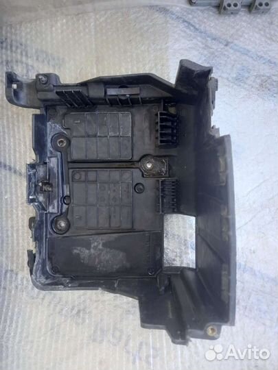 Рено сценик 2- площадка аккумулятора