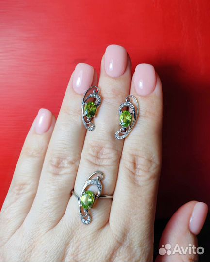 Серебряное кольцо и серьги с нат.Хризолитом
