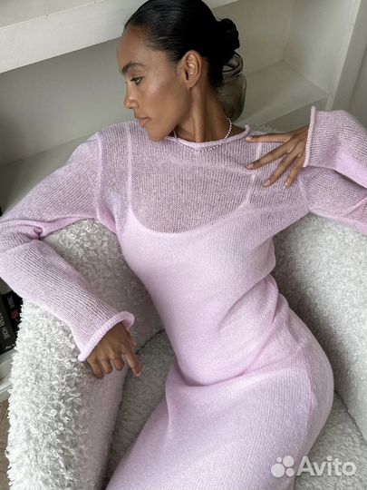 Трикотажное полупрозрачное розовое платье