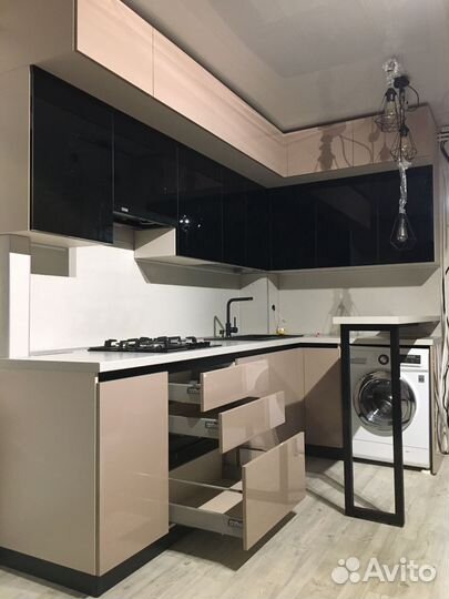 Кухня на заказ под потолок в Новосибирске