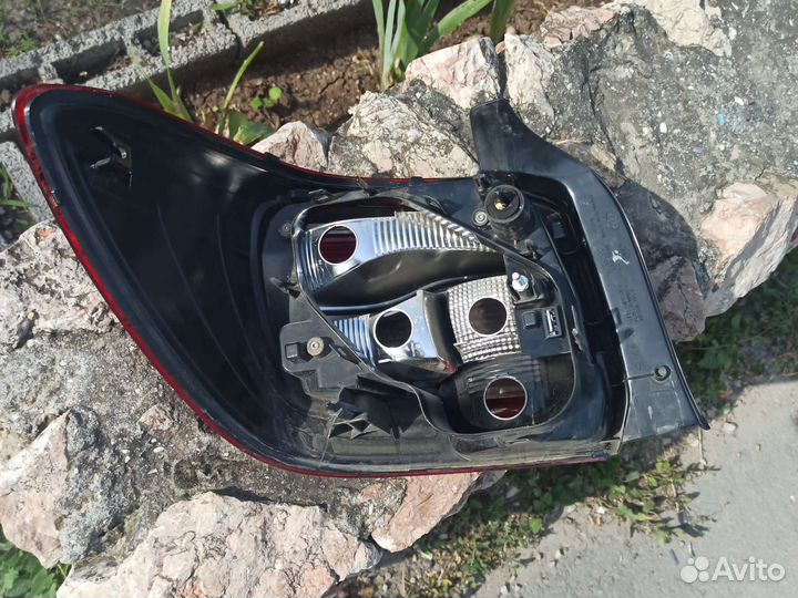 Фонарь задний правый на renault logan 2