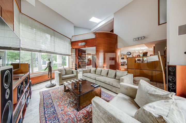 Дом 490 м² на участке 25 сот.