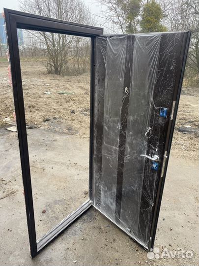 Дверь входная металлическая 96/205