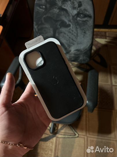 Кожаный чехол на iPhone 14