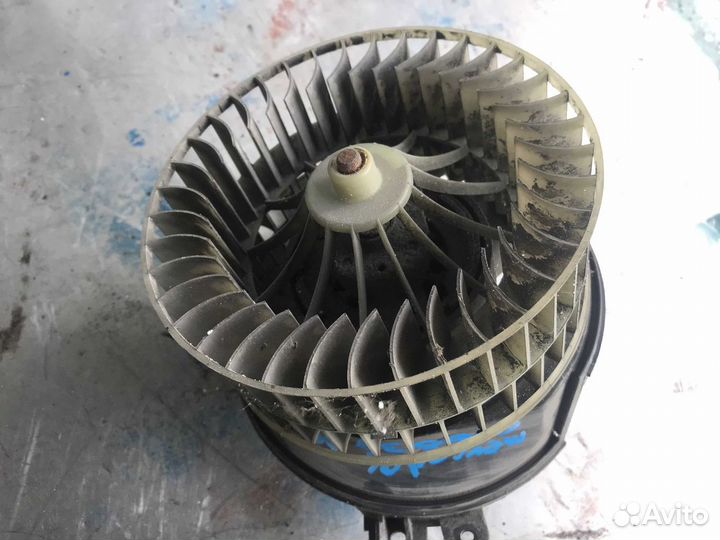 Мотор вентилятор отопителя Mercedes Benz W124