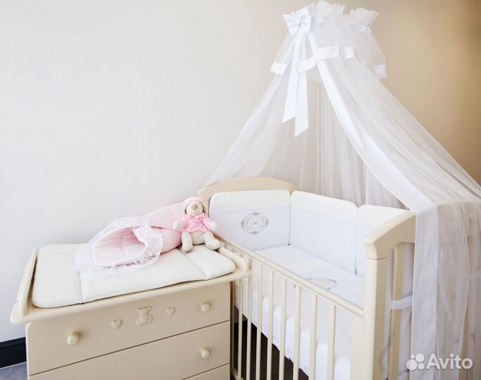 Кроватка детская на колесиках