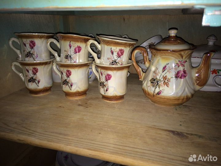 Набор посуды: тарелки,блюдца,чашки