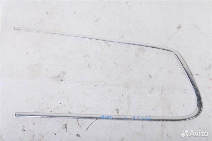 Молдинг стекла заднего левого Volkswagen Passat B