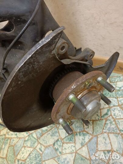 Mazda 6 GG рычаг ступица