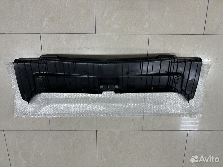 Пластина багажника Toyota Camry 50