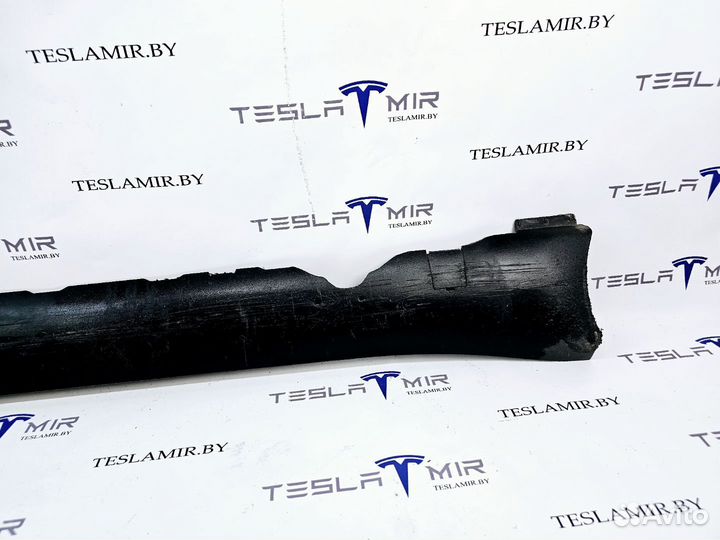 Накладка на порог правая Tesla Model 3 2023
