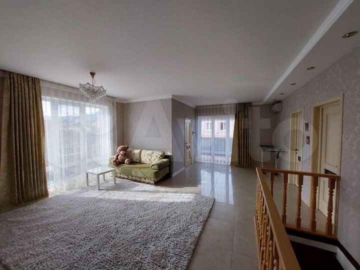 Дом 300 м² на участке 6 сот.