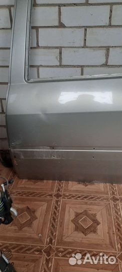 Дверь на LADA largus