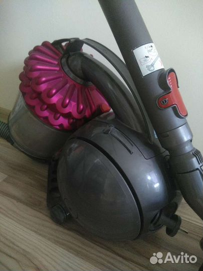Пылесос с контейнером для пыли Dyson DC52 Allergy