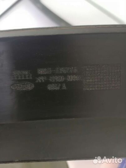 Накладка бампера передняя правая Ford Focus