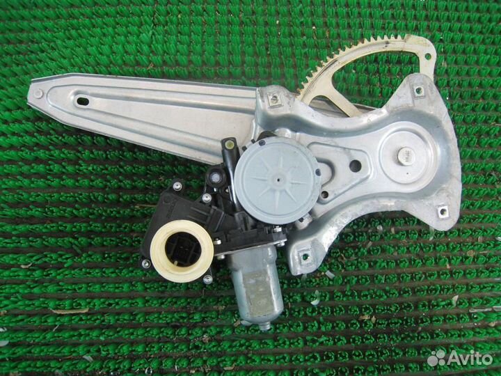 Стеклоподъемник задний правый Toyota Avensis T27