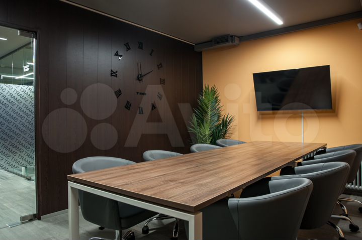 Оборудованный офис с мебелью 227 м²