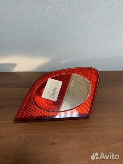 Фонарь задний внутренний Мерседес W210